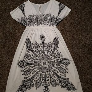 Black and white patterned v-neck dress